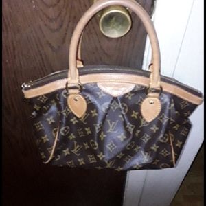 AUTHENTIC LOUIS VUITTON BAG. NEW LIST!😊